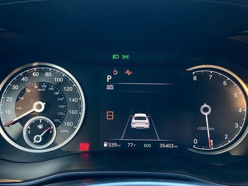 Used 2025 Genesis G70 2.5T RWD image 12