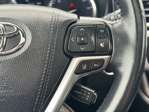 Used 2017 Toyota Highlander XLE AWD/4WD image 21