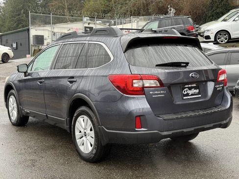 Used 2017 Subaru Outback 2.5i Premium image 3