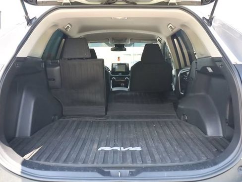 Used 2021 Toyota RAV4 LE AWD/4WD image 30