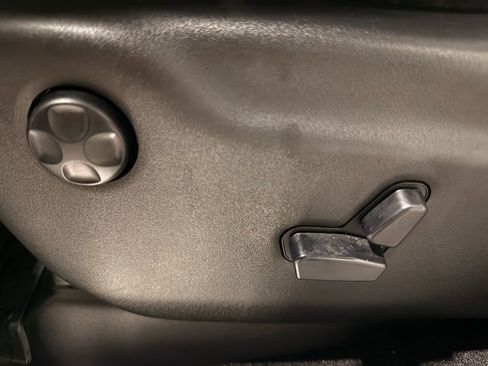 Used 2020 Jeep Grand Cherokee Limited image 14