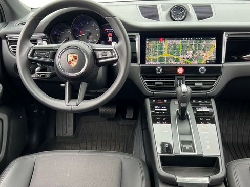 Used 2025 Porsche Macan image 16