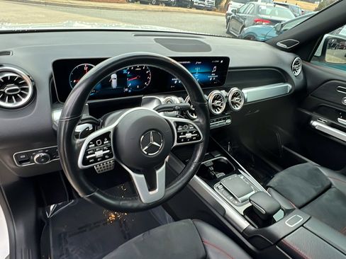 Used 2021 Mercedes-Benz GLB 250 GLB 250 image 24