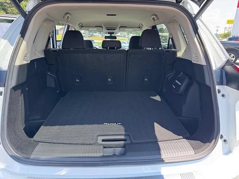 Certified 2026 Nissan Rogue SV FWD image 10