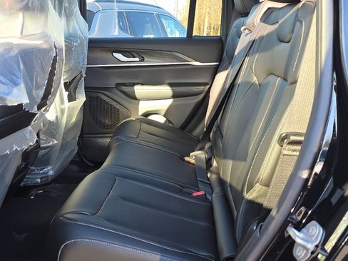 New 2025 Jeep Grand Cherokee Limited image 12
