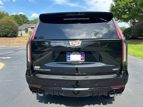Used 2024 Cadillac Escalade ESV V w/ LPO, Floor Liner Package AWD/4WD image 24