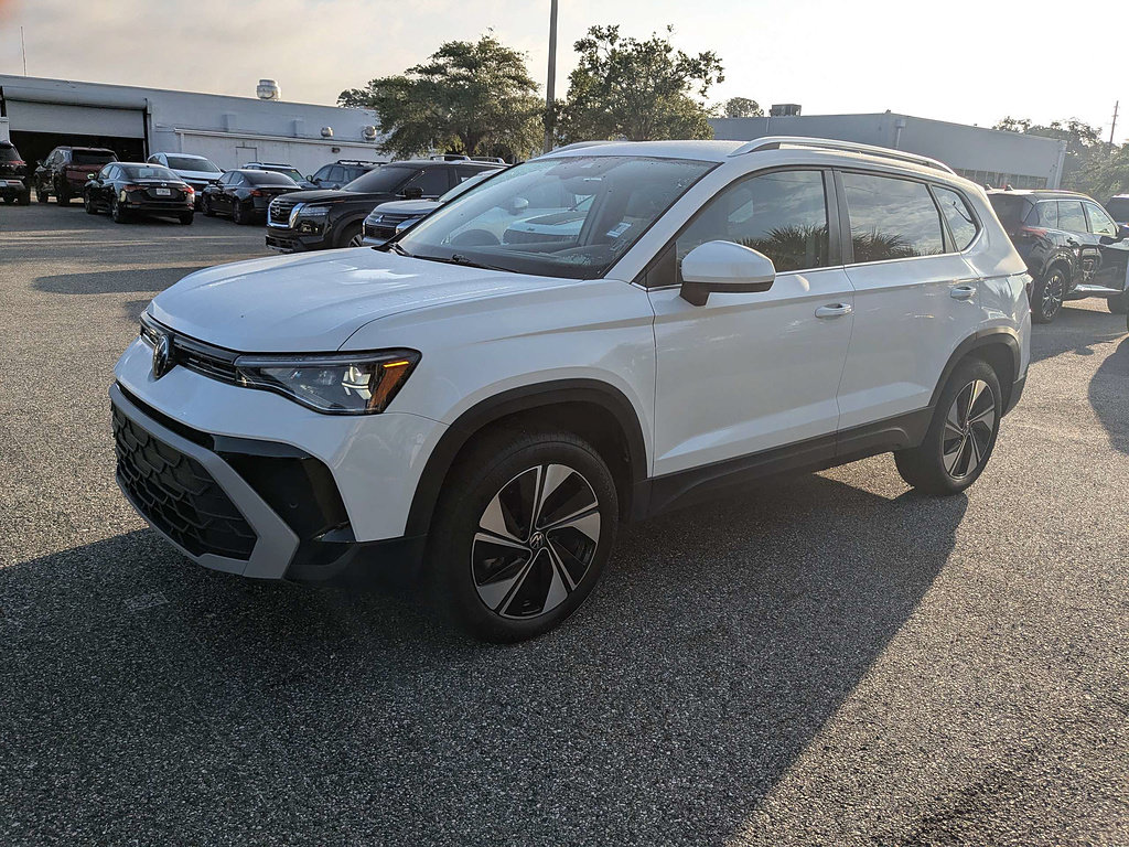 Used 2025 Volkswagen Taos SE AWD/4WD image 8