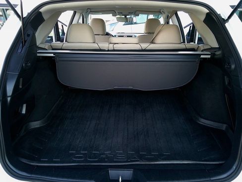 Used 2017 Subaru Outback 2.5i Premium image 8