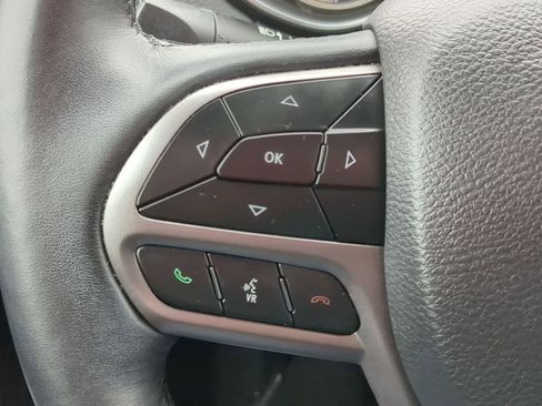 Used 2019 Jeep Cherokee Limited image 23