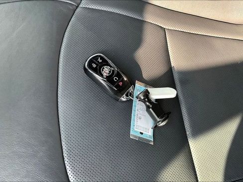 Used 2024 Buick Enclave Premium image 12