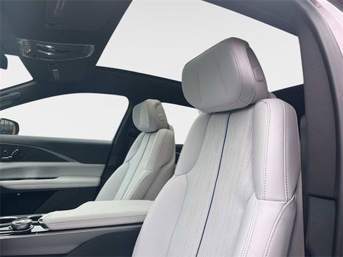 New 2025 Cadillac Lyriq Luxury image 18