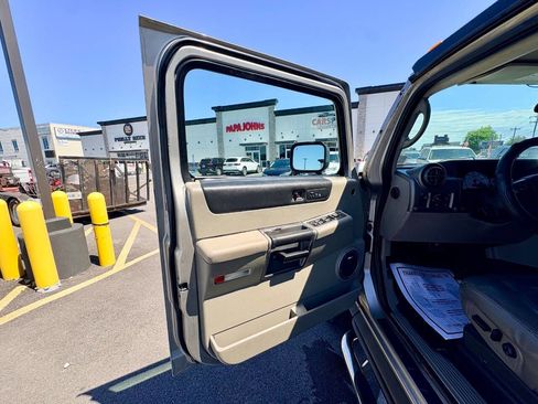 Used 2004 HUMMER H2 w/ Preferred Equipment Group AWD/4WD image 14
