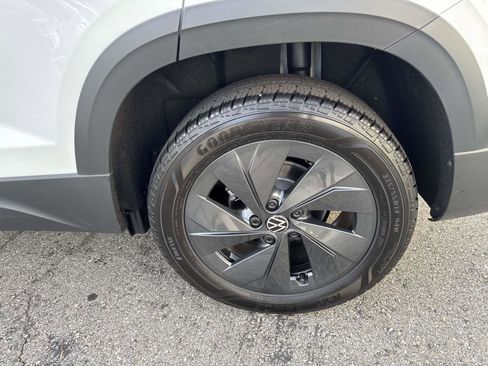 New 2026 Volkswagen Taos S image 6