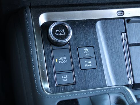 Used 2024 Lexus GX 550 w/ Accessory Package (2T) AWD/4WD image 25
