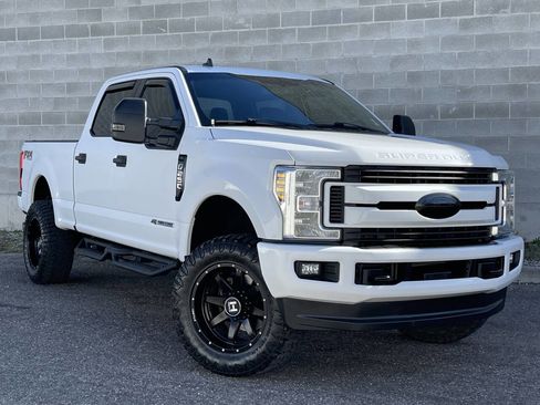 Used 2019 Ford F250 XLT w/ XLT Value Package image 4