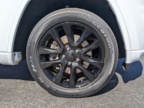 Used 2021 Jeep Grand Cherokee Laredo X image 12