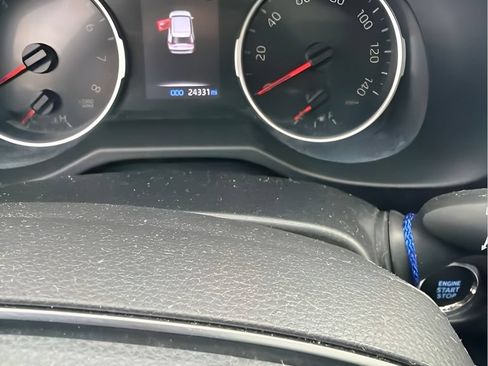 Used 2022 Toyota RAV4 XLE Premium FWD image 6