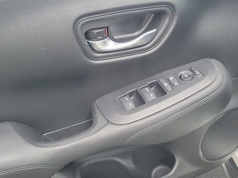 Certified 2025 Honda HR-V LX image 12