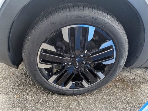 Used 2023 Kia Telluride SX FWD image 4