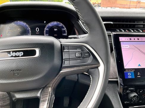 Used 2023 Jeep Grand Cherokee Limited w/ Luxury Tech Group II AWD/4WD image 15