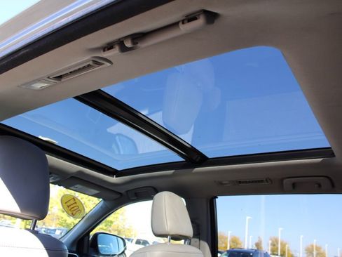 Used 2017 Toyota Highlander Limited Platinum image 30