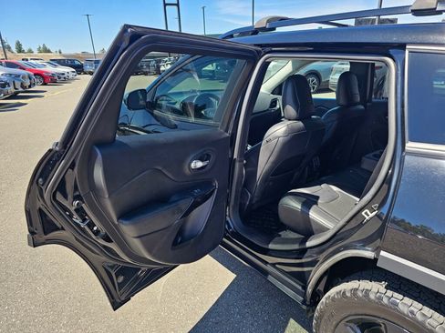 Used 2021 Jeep Cherokee Latitude Plus AWD/4WD image 20