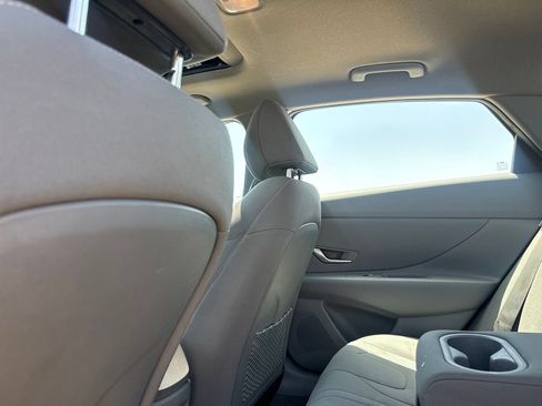 Used 2025 Hyundai Elantra SEL FWD image 35