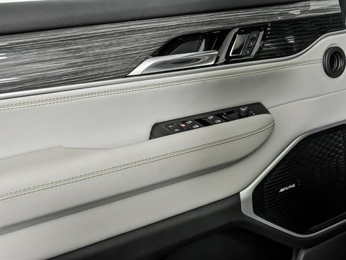 Used 2022 Jeep Wagoneer Series II AWD/4WD image 12