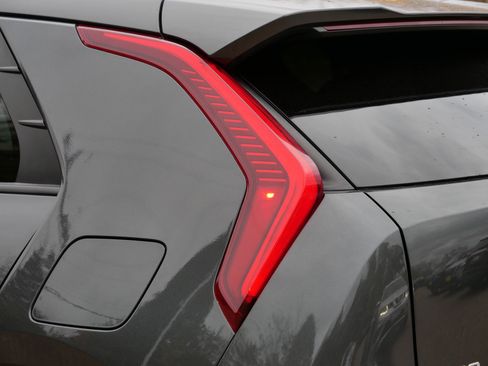 Certified 2023 Kia Niro EX w/ EX Cold Weather Package image 17