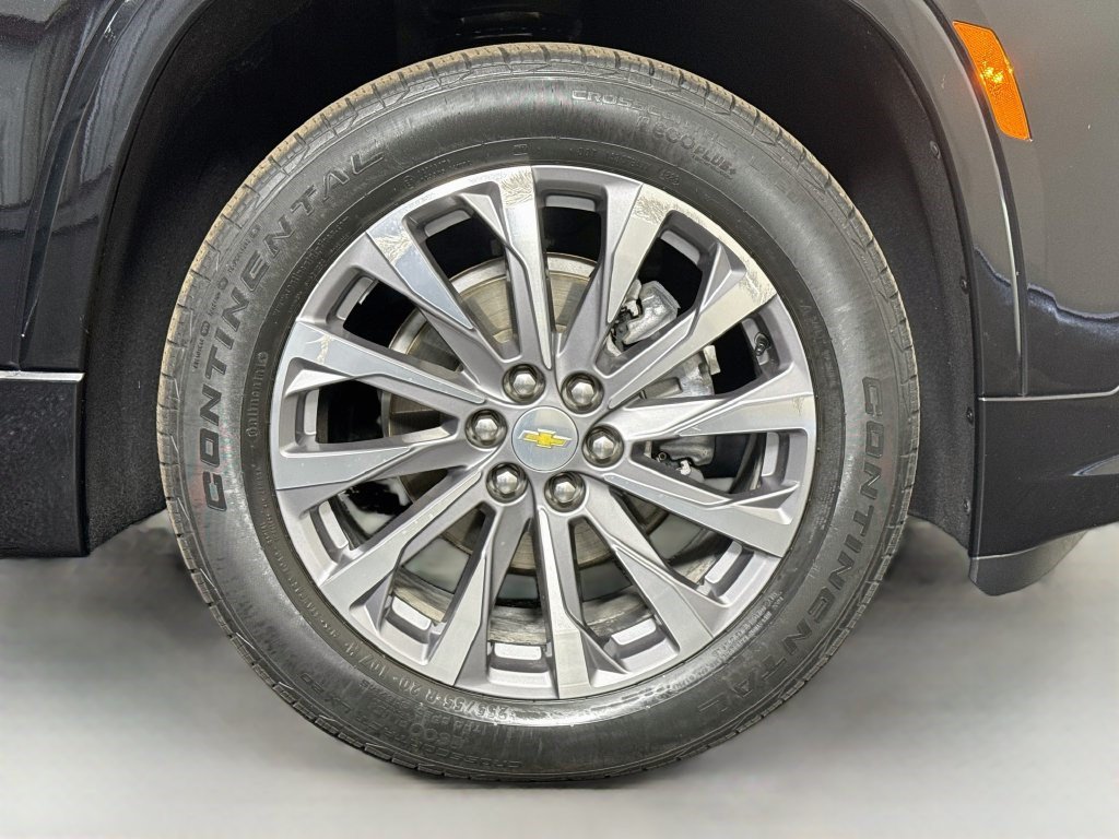Used 2023 Chevrolet Traverse Premier FWD image 31