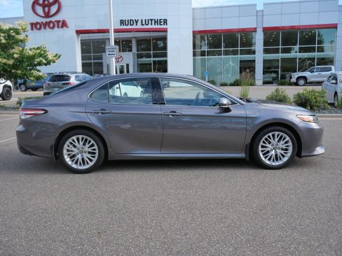 Used 2020 Toyota Camry XLE w/ Driver Assist Package FWD image 9