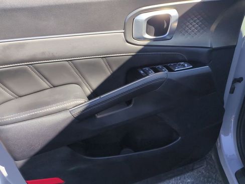 Certified 2022 Kia Sorento SX image 22