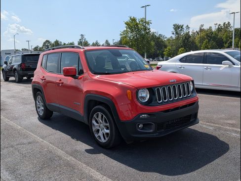 Used 2018 Jeep Renegade Latitude FWD image 2