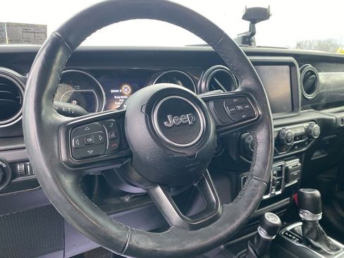 Certified 2022 Jeep Gladiator Sport image 18