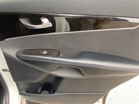 Used 2019 Kia Sorento EX image 18