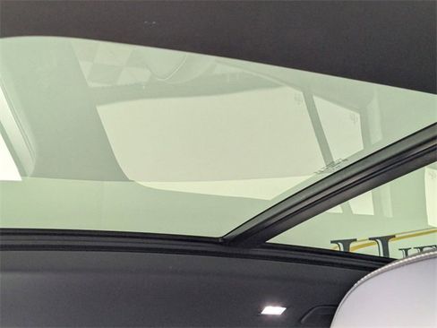 Used 2026 Volkswagen Tiguan SE R-Line image 13