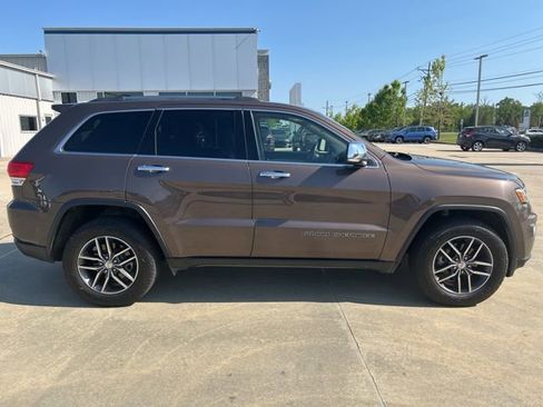 Used 2018 Jeep Grand Cherokee Limited w/ Trailer Tow Group IV image 3