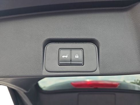 Used 2025 Nissan Rogue SV FWD image 32