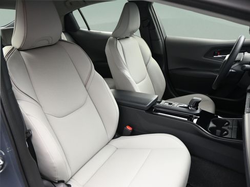 Used 2024 Toyota Prius XLE FWD image 36