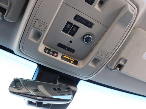 Used 2019 Cadillac Escalade ESV Premium Luxury image 65