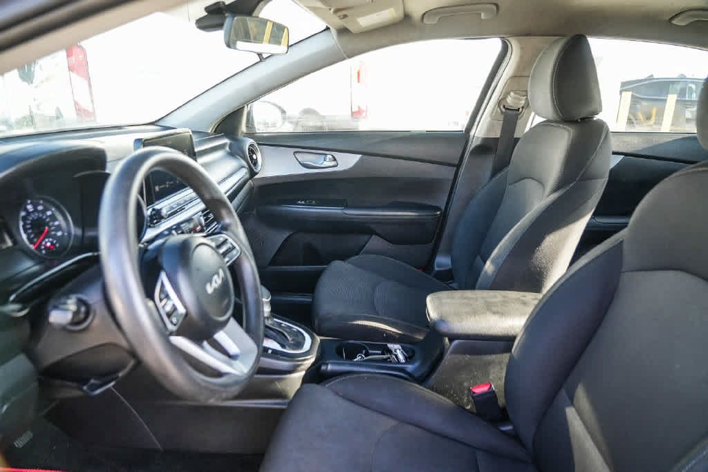 Used 2023 Kia Forte LXS w/ LXS Technology Package FWD image 17