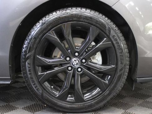 Used 2022 Toyota Sienna XSE w/ XSE Plus Package FWD image 5