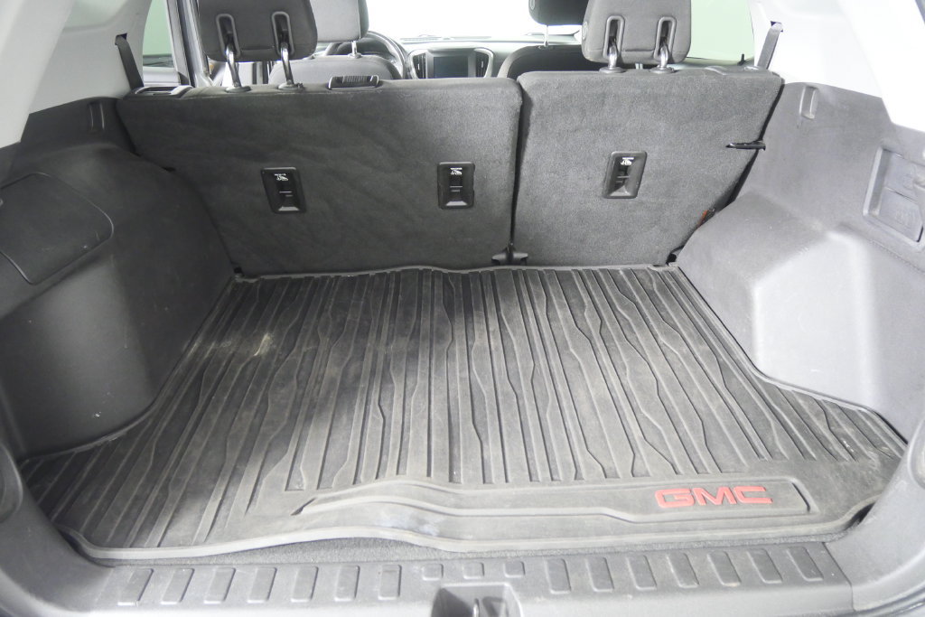 Used 2018 GMC Terrain SLE w/ Driver Convenience Package FWD image 16