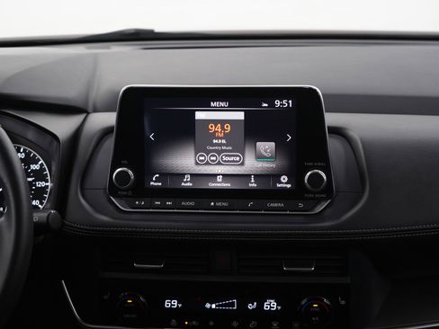 Used 2024 Nissan Rogue SV w/ SV Premium Package image 14