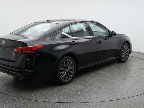 Used 2025 Nissan Altima 2.5 SV image 9