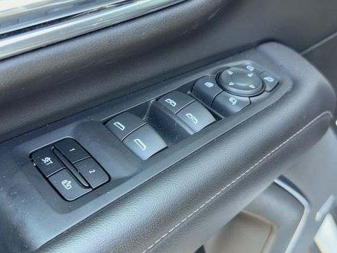 Used 2021 Chevrolet Tahoe LT w/ LT Signature Package RWD image 15