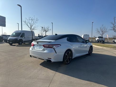 Used 2020 Toyota Camry XSE image 5