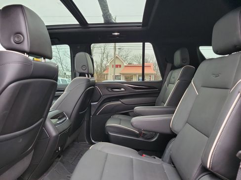 Used 2023 Cadillac Escalade Sport image 11