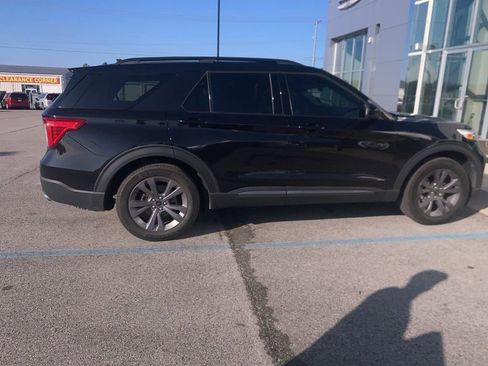 Used 2024 Ford Explorer XLT w/ Equipment Group 202A image 4