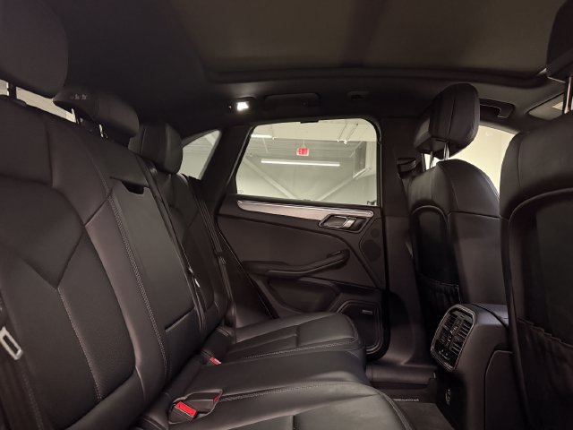 Certified 2026 Porsche Macan AWD/4WD image 31